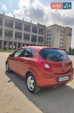 Хэтчбек Opel Corsa 2011 в 