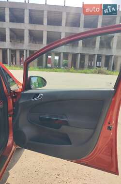 Хэтчбек Opel Corsa 2011 в 