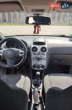 Хэтчбек Opel Corsa 2011 в 