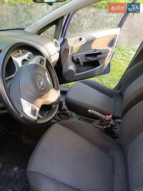 Хетчбек Opel Corsa 2009 в Кременці