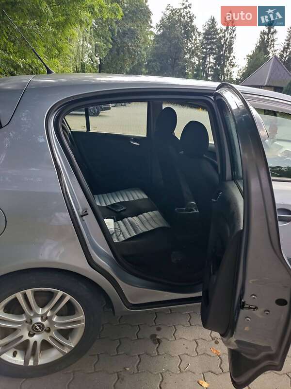 Хэтчбек Opel Corsa 2007 в Ужгороде