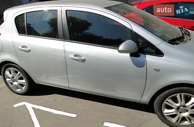 Хэтчбек Opel Corsa 2012 в 