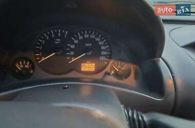 Хэтчбек Opel Corsa 2002 в 