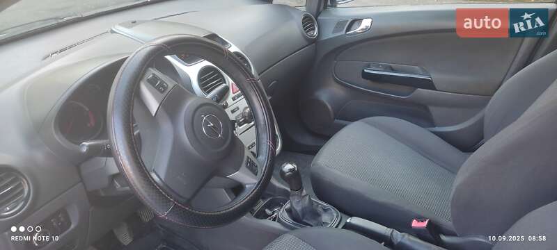 Хэтчбек Opel Corsa 2011 в Звягеле