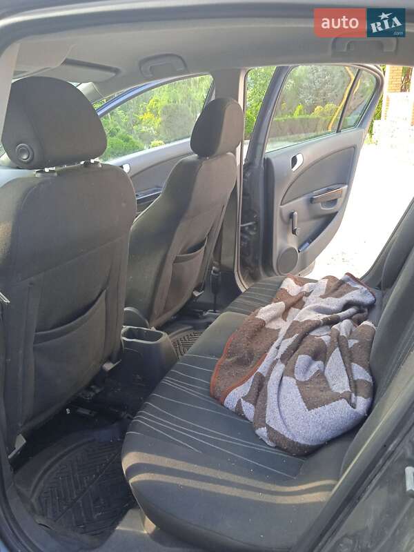 Хетчбек Opel Corsa 2010 в Іванковичах