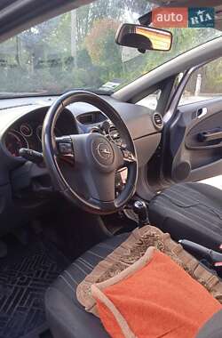 Хэтчбек Opel Corsa 2010 в Иванковичах