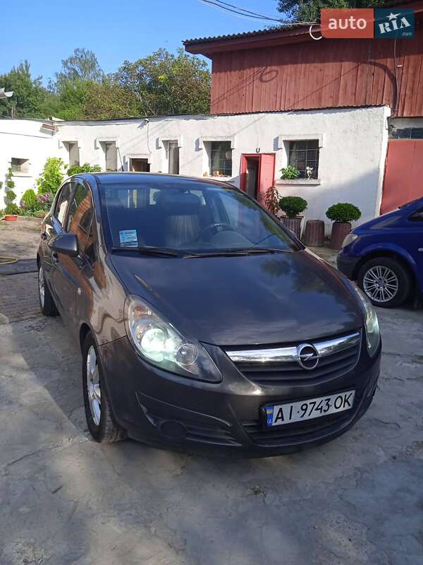 Хетчбек Opel Corsa 2010 в Іванковичах