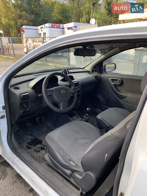 Хэтчбек Opel Corsa 2004 в Днепре