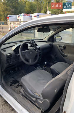 Хэтчбек Opel Corsa 2004 в 