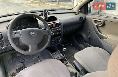 Хэтчбек Opel Corsa 2004 в 