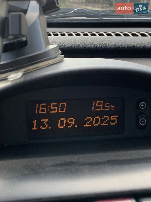 Хэтчбек Opel Corsa 2004 в Днепре