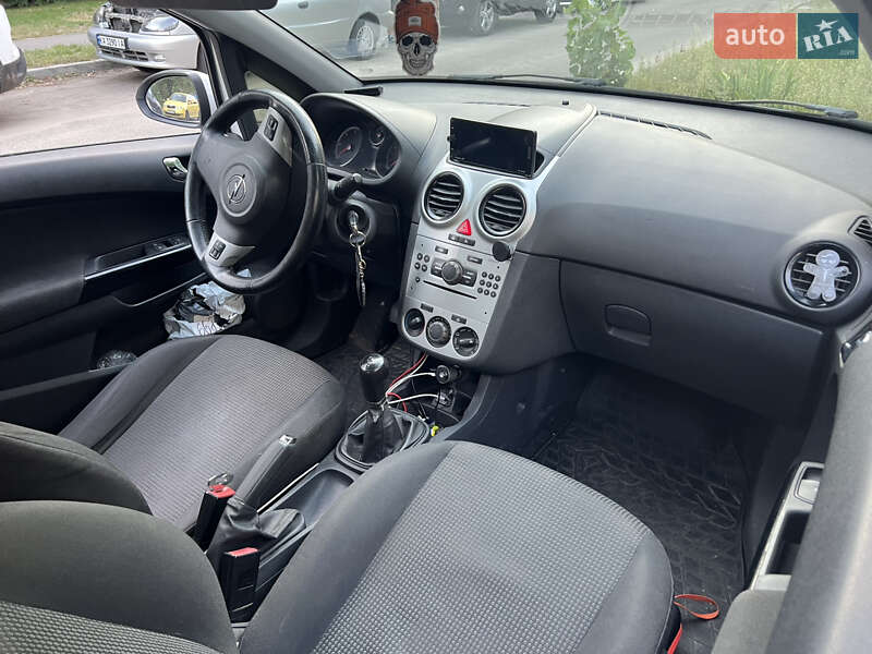 Хэтчбек Opel Corsa 2012 в Киеве