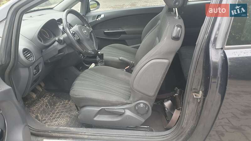 Хэтчбек Opel Corsa 2011 в Черновцах