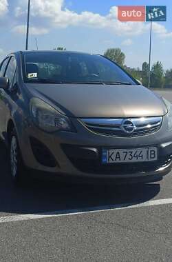 Хэтчбек Opel Corsa 2013 в 