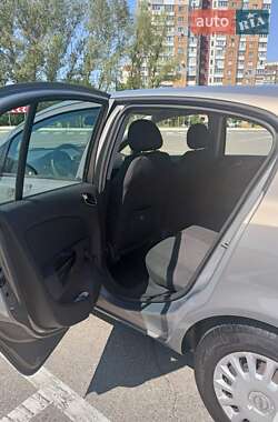 Хэтчбек Opel Corsa 2013 в 