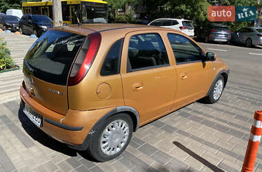 Хэтчбек Opel Corsa 2004 в Киеве