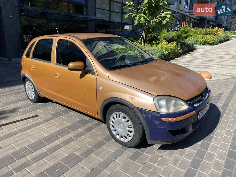Хэтчбек Opel Corsa 2004 в Киеве