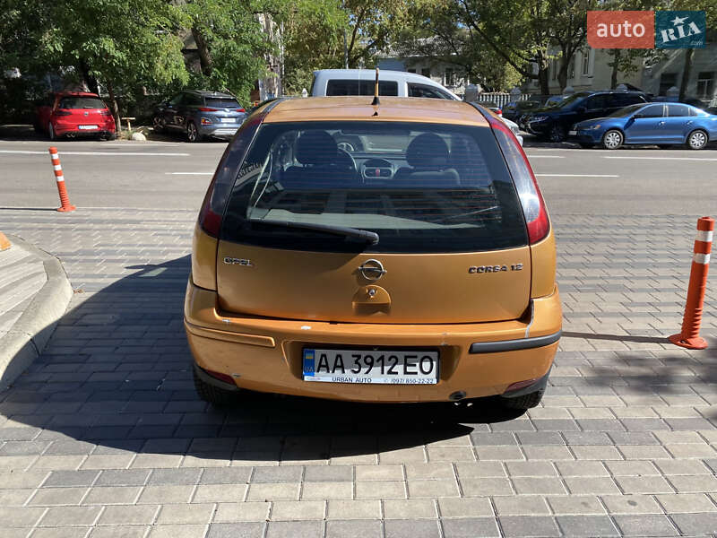 Хэтчбек Opel Corsa 2004 в Киеве