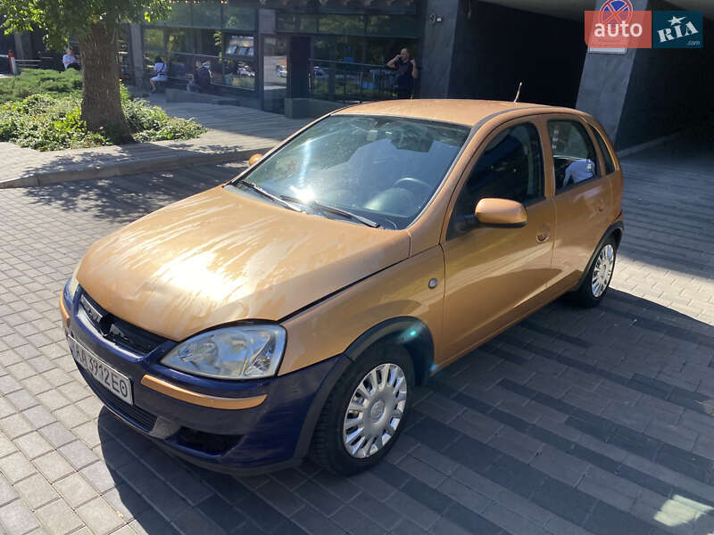 Хэтчбек Opel Corsa 2004 в Киеве