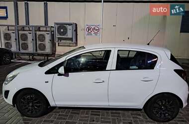 Хэтчбек Opel Corsa 2011 в 
