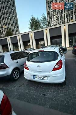 Хэтчбек Opel Corsa 2011 в 