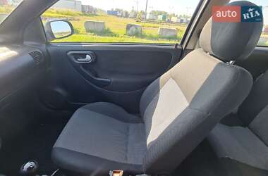 Хэтчбек Opel Corsa 2006 в 