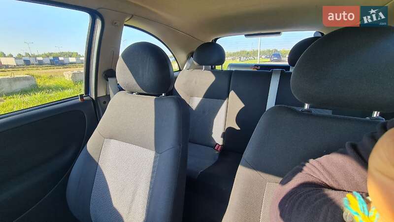 Хэтчбек Opel Corsa 2006 в Виннице