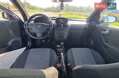 Хэтчбек Opel Corsa 2006 в 