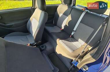 Хэтчбек Opel Corsa 2006 в 
