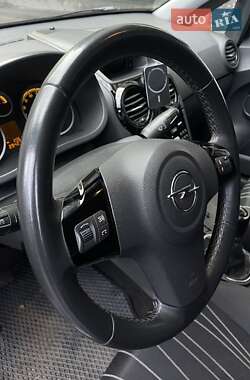 Хэтчбек Opel Corsa 2010 в 