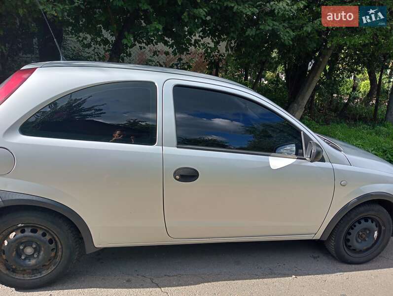 Хэтчбек Opel Corsa 2002 в Ровно