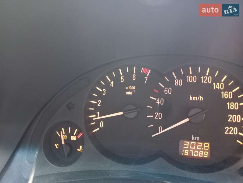 Хэтчбек Opel Corsa 2002 в Ровно