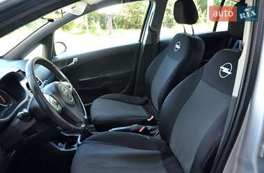 Хэтчбек Opel Corsa 2013 в 