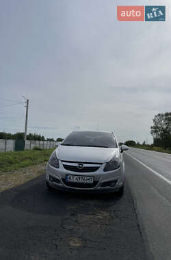 Хетчбек Opel Corsa 2010 в Івано-Франківську
