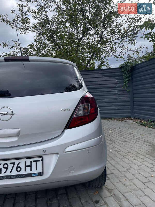Хэтчбек Opel Corsa 2010 в Ивано-Франковске