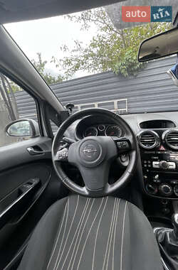 Хэтчбек Opel Corsa 2010 в 