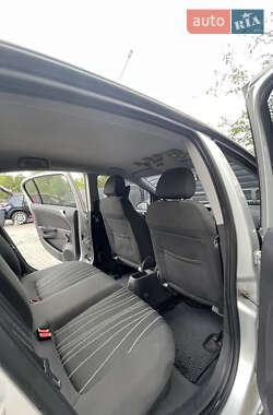 Хэтчбек Opel Corsa 2010 в 
