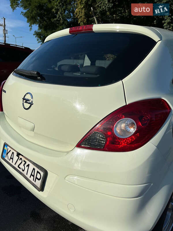 Хэтчбек Opel Corsa 2012 в Броварах