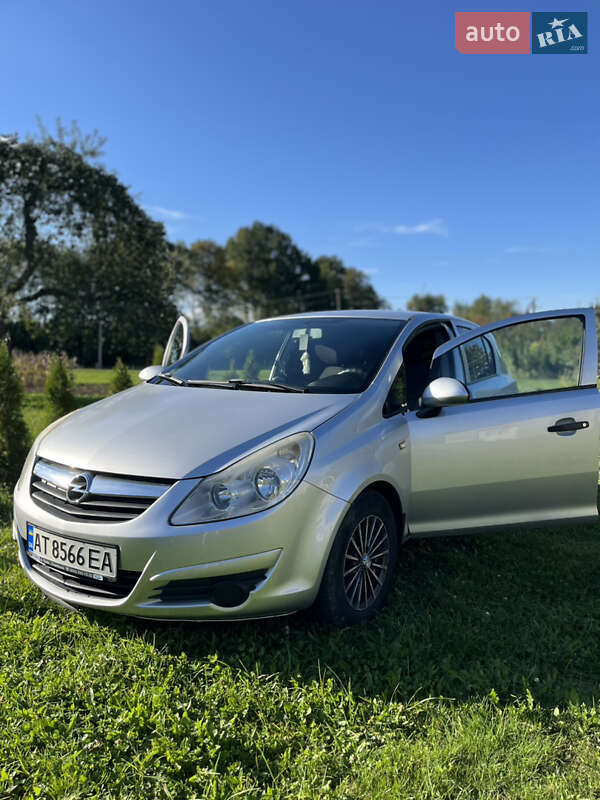 Хетчбек Opel Corsa 2008 в 