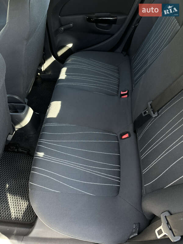 Хэтчбек Opel Corsa 2007 в Ивано-Франковске