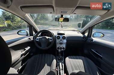 Хэтчбек Opel Corsa 2009 в 