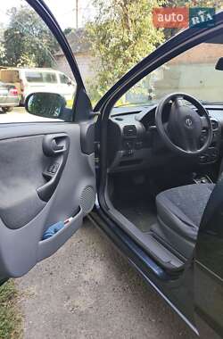 Хэтчбек Opel Corsa 2001 в 