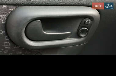 Хэтчбек Opel Corsa 2002 в 