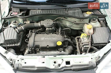 Хэтчбек Opel Corsa 2002 в 