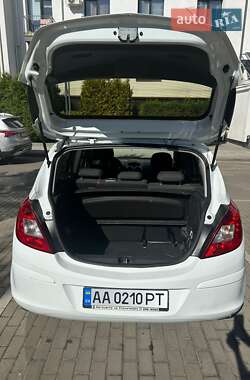 Хэтчбек Opel Corsa 2013 в 