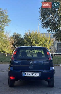 Хэтчбек Opel Corsa 2004 в 