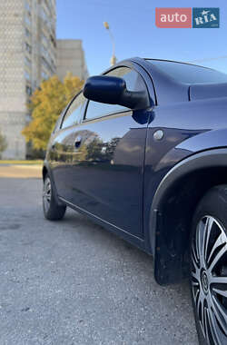 Хэтчбек Opel Corsa 2004 в 