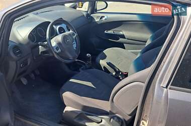 Хэтчбек Opel Corsa 2011 в 