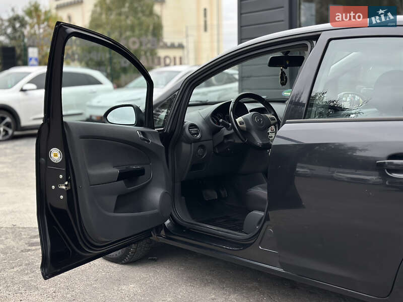 Хетчбек Opel Corsa 2008 в Шептицькому