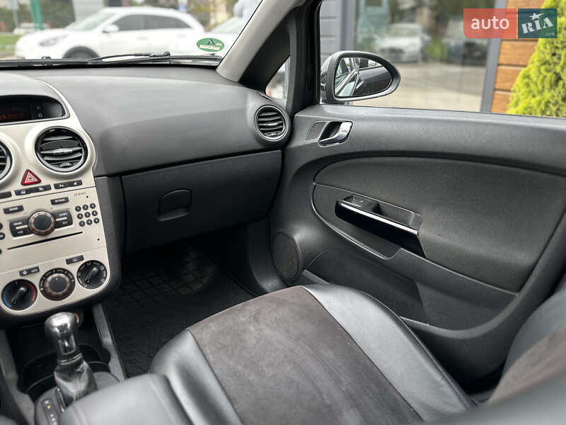 Хетчбек Opel Corsa 2008 в Шептицькому